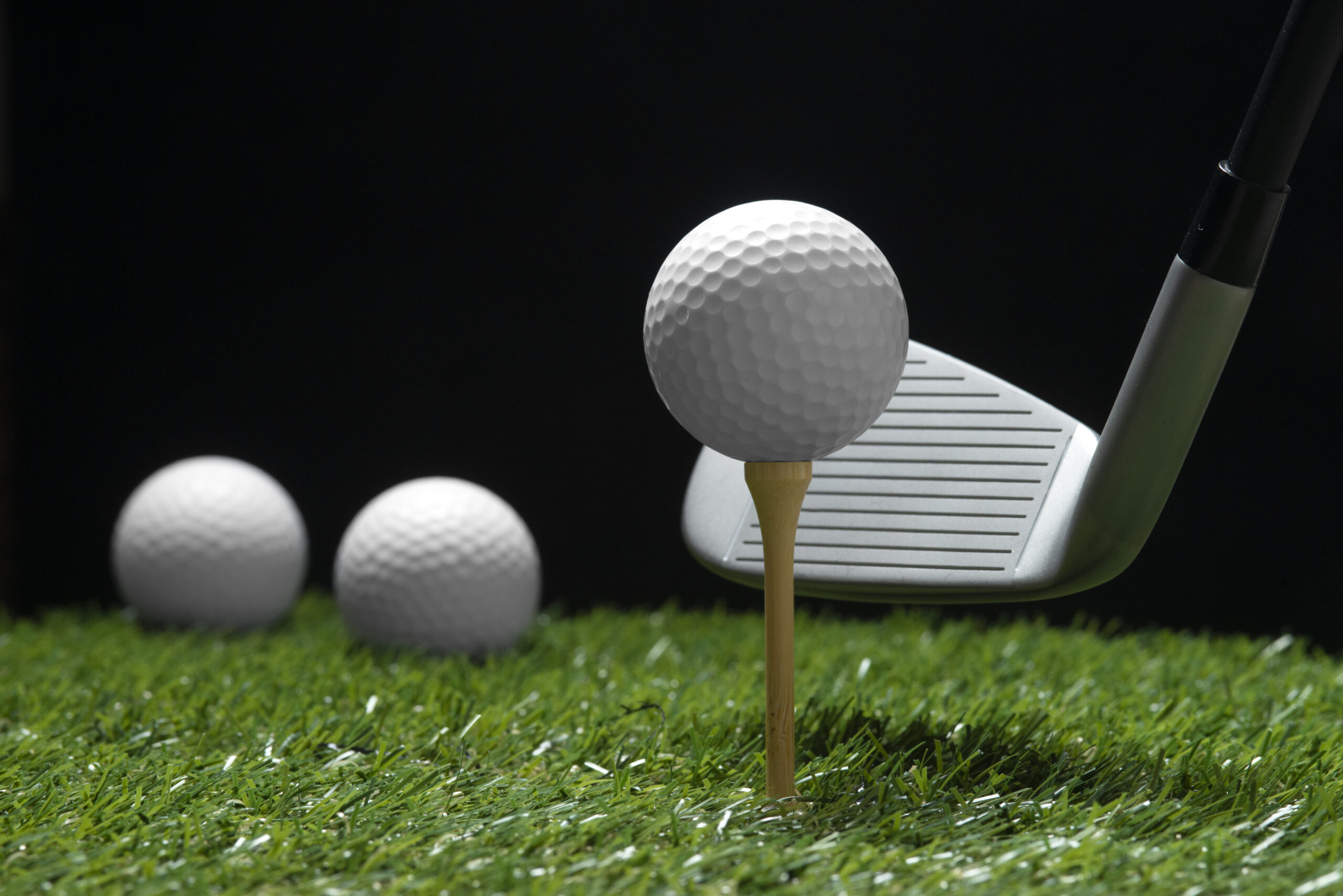 Why Golf Lessons at Indoor Golf Facilities Are Crucial to Improving Your Game